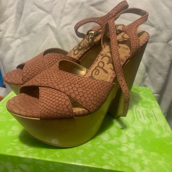 Shoes - Picture 1 of 1